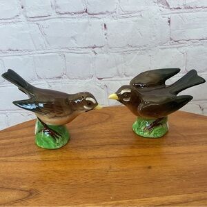 Vintage Sparrow Ceramic Salt and Pepper Shakers
